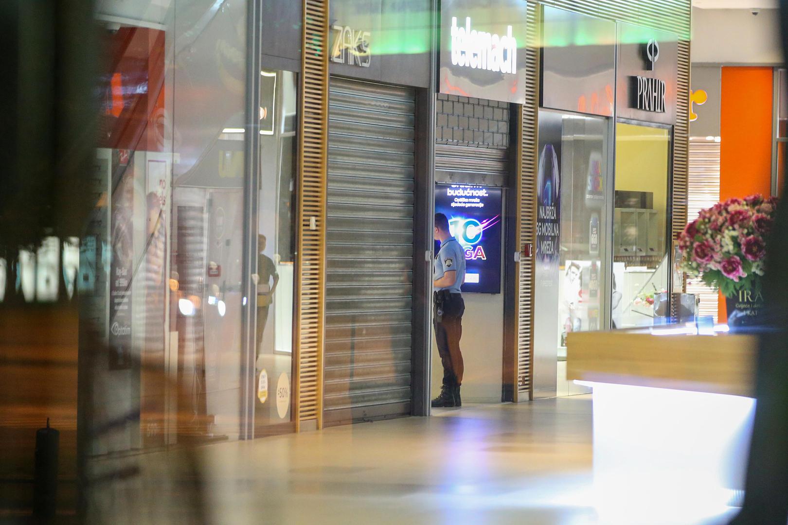 15.06.2022., Zagreb - Pronadjeno tijelo u shoping centru Avenue Mall. Policija trenutno provodi ocevid.  Photo: Matija Habljak/PIXSELL