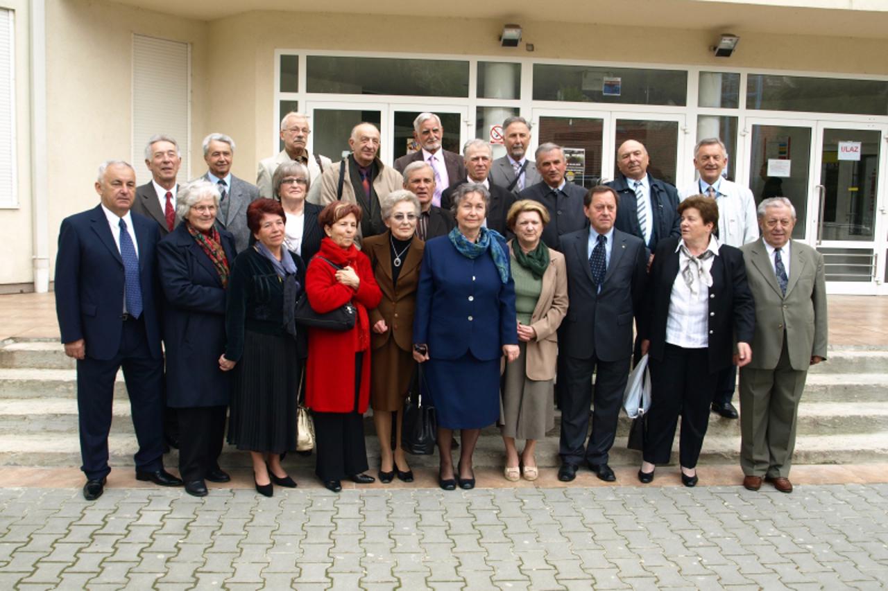 '24.04.2010., Srednja skola, Krapina - Obljetnica 50 godina matura generacije gimnazijalaca iz 1960 koji su pohadali skolu u Krapini. Photo: Matija Topolovec/PIXSELL'