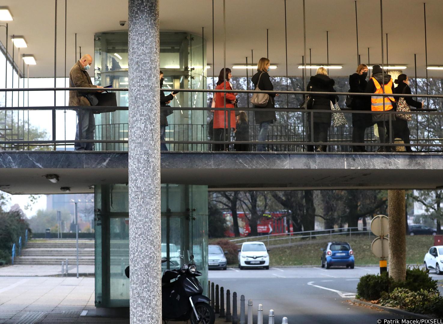 16.11.2021., Zagreb - Kontrola covid potvrda zaposlenika Gradskog poglavarstva.