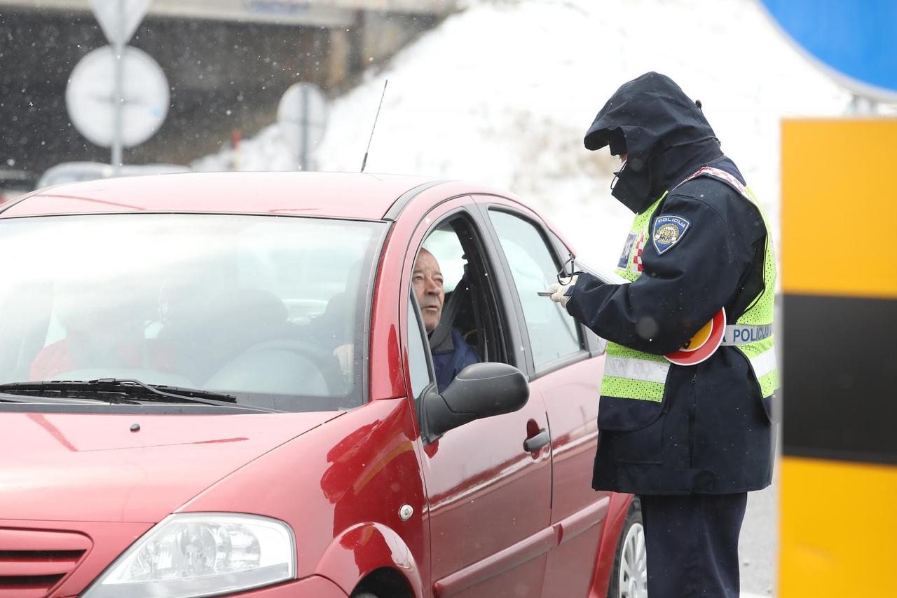 policija