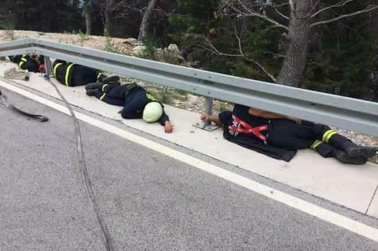 vatrogasci uz cestu Facebook