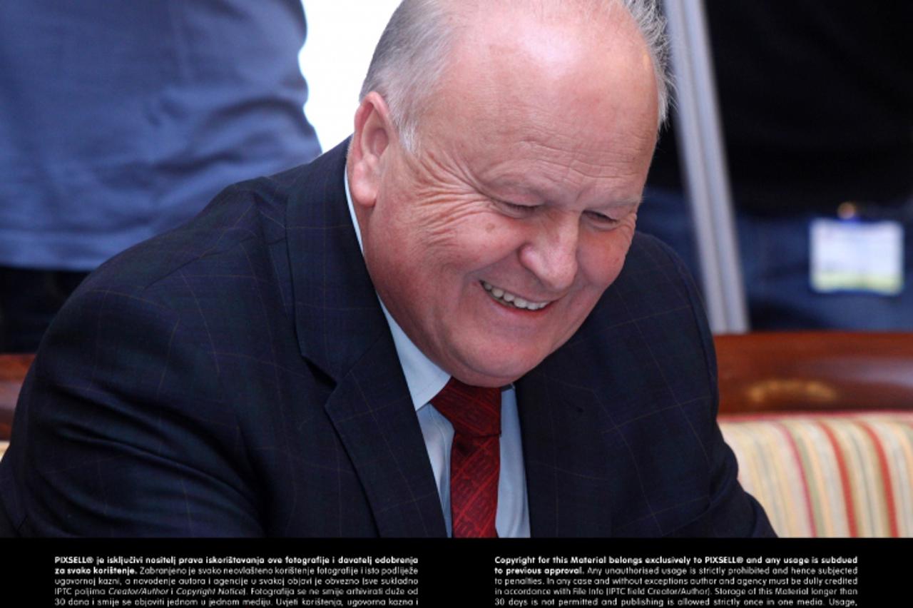 '07.03.2013., Zagreb - U Banskim dvorima je odrzana redovita sjednica Vlade RH, na kojoj se uz ostalo raspravljalo o izmjenama zakona o PDV-u i pregovorima sa Slovenijom.  Photo: Patrik Macek/PIXSELL'