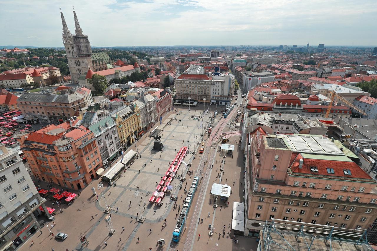 Zagreb: Pogled iz zraka na  Trg bana Josipa Jelačića