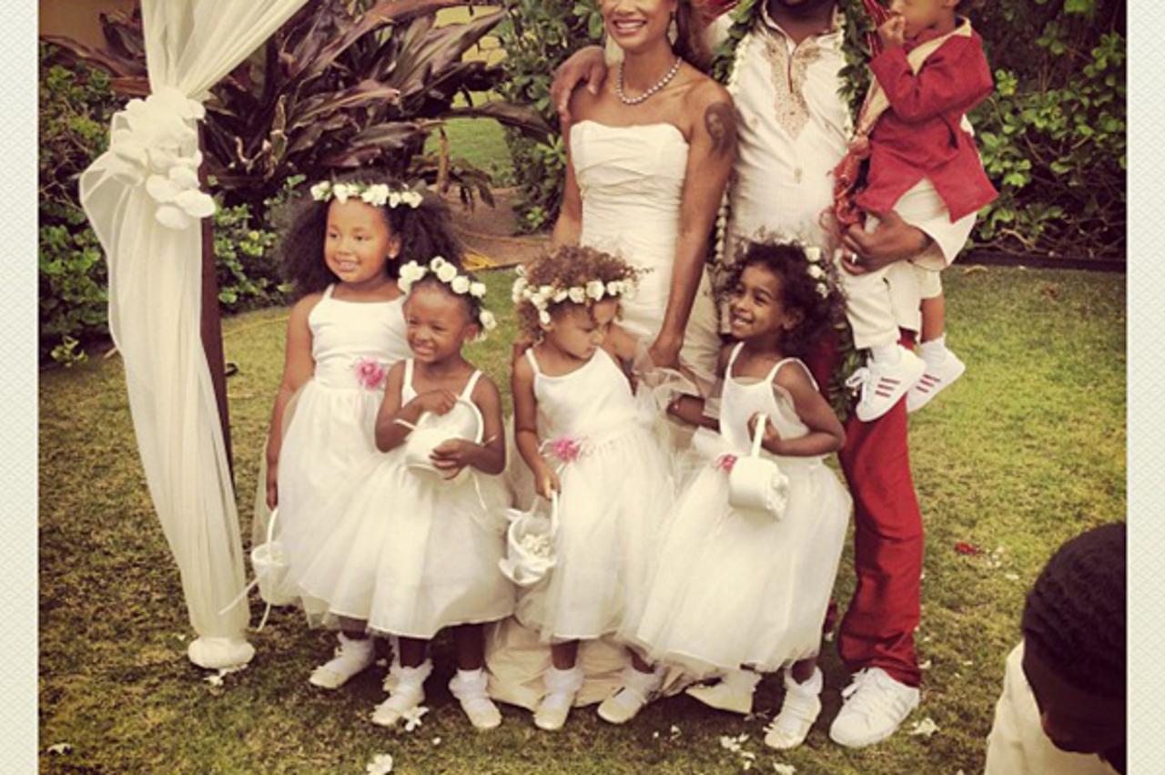 'Image: 0132342975, License: Rights managed, 19.06.12 Bobby Brown Marries FiancÃ©e Alicia Etheridge in Hawaii. Pictured: Bobby Brown and Alicia Etheridge, Model Release: No or not aplicable, Credit li