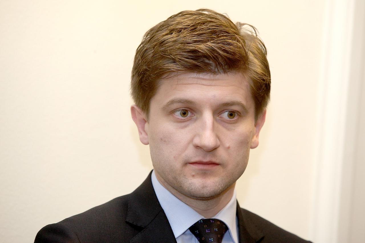 09.02.2016., Zagreb -  Predsjednik Vlade Republike Hrvatske  sastao se  danas na radnom rucku u Banskim dvorima  sa Servaasom Derooseom, zamjenikom glavnog direktora Glavne uprave za ekonomska i financijska pitanja Europske komisije. Na Sastanku su bili i