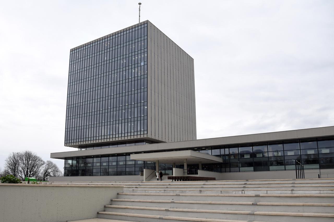 Zgrada Ministarstva mora, prometa i infrastrukturre poznata kao "Kockica"