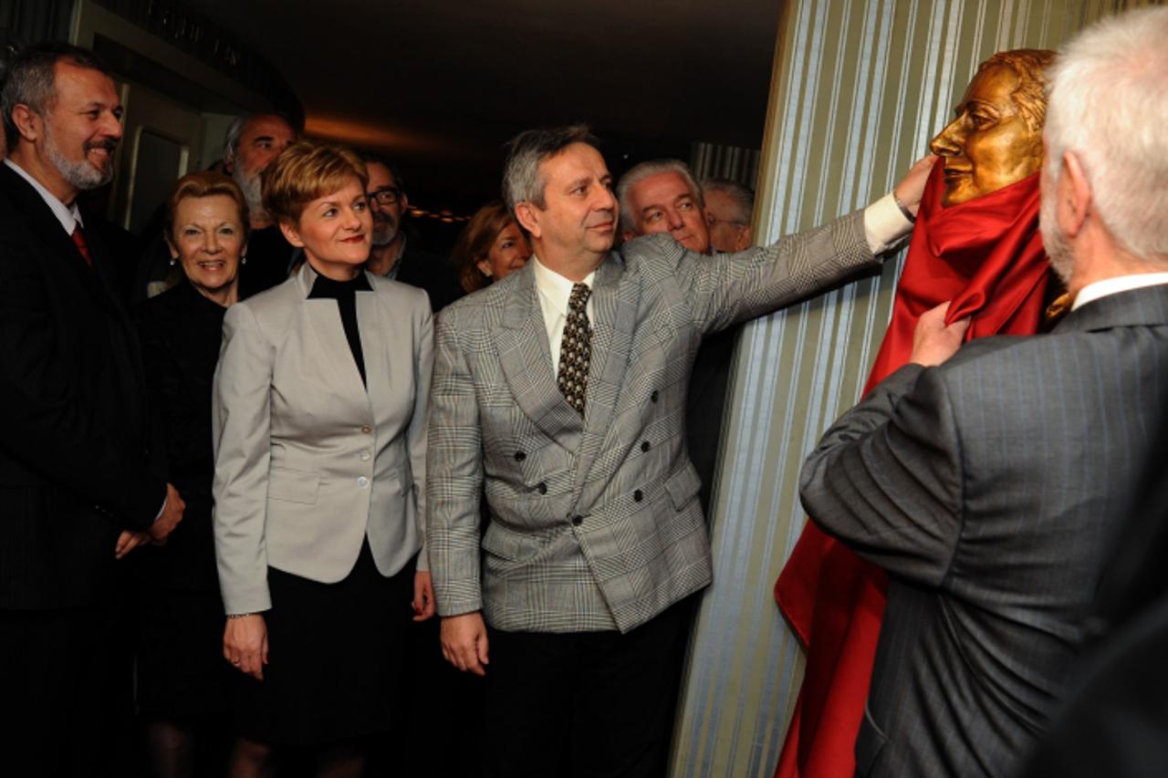 '17.03.2011.,Split Hrvatsko narodno kazaliste otkrivanje biste balerine Ane Roje rad akademskog kipara Joze Vrdoljaka povodom dvadesete godisnjice njene smrti Photo: Nino Strmotic/PIXSELL'