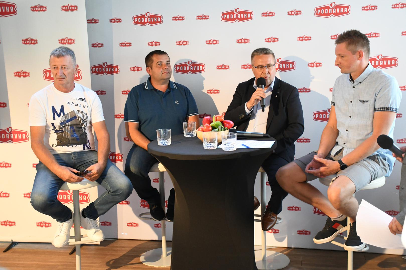 20.09.2023., Koprivnica  - Susret Podravke i poljoprivrednih proizvodjaca s ciljem informiranja proizvodjaca o trzisnim trendovima te prezentacija ocekivanja ovogodisnje i buducih poljoprivrednih sezona, kretanja otkupnih cijena, kao i novih tehnoloskih dostignuca u povecanju prinosa i jos efikasnijoj organizaciji otkupa. Nazocila je i Martina Dalic, predsjednica Uprave Podravke Photo: Damir Spehar/PIXSELL