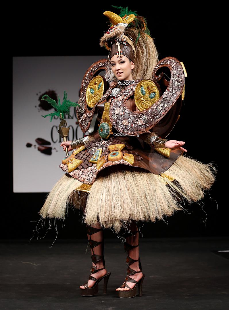 Neobične čokoladne kreacije obuhvatile su sve od večernjih toaleta i koktel haljina do šešira.