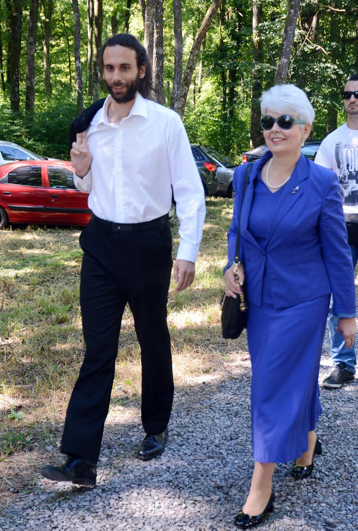 Jadranka je jednom prilikom otkrila da se vrlo dobro snašla u ulozi bake, jer ju je i samu odgajala njezina baka.