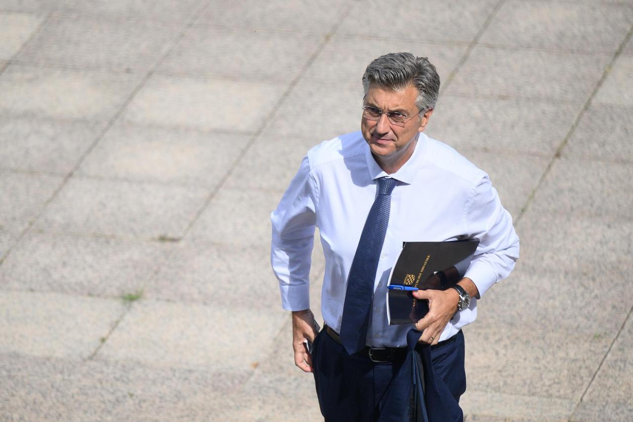 Zagreb: Dolazak ministara na 196. sjednicu Vlade