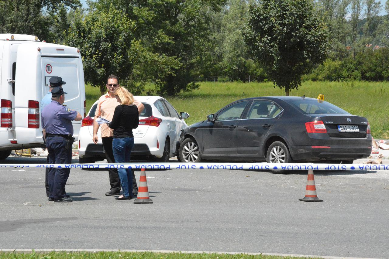 Kamion naletio na grupu ljudi na autocesti