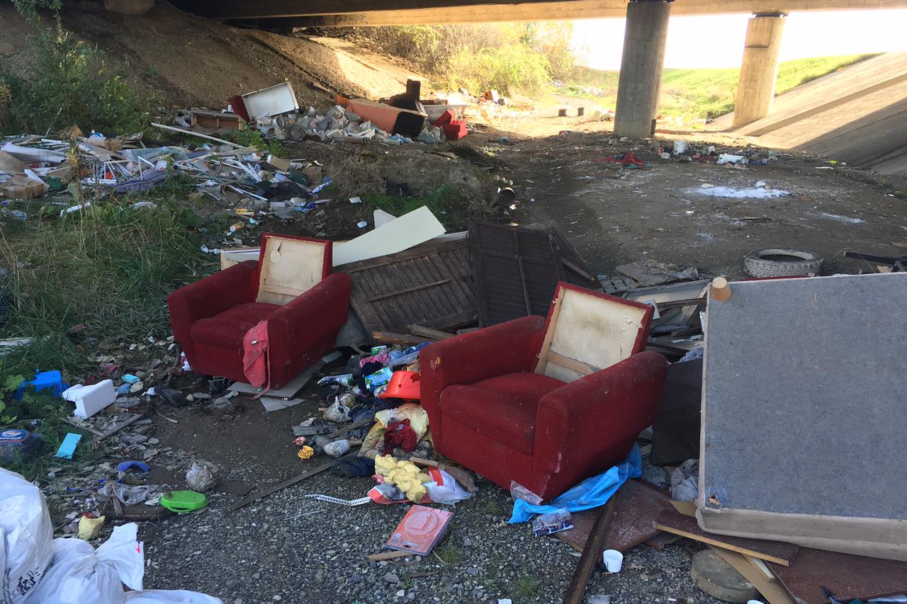 Zagreb, Botinec - divlje odlagalište otpada