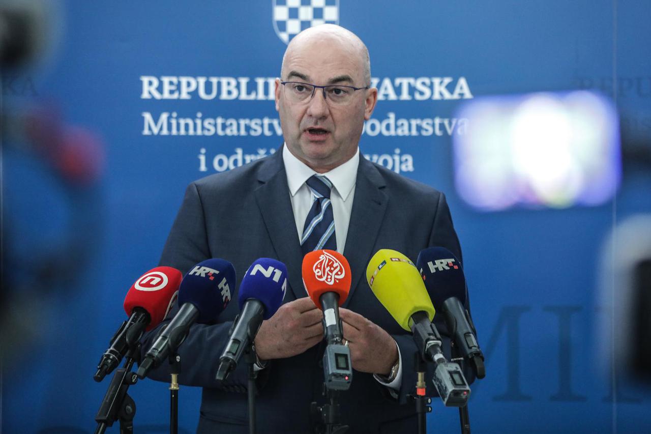 Nakon sastanka s opskrbljivačima plinom, državni tajnik Ivo Milatić, obratio se medijima