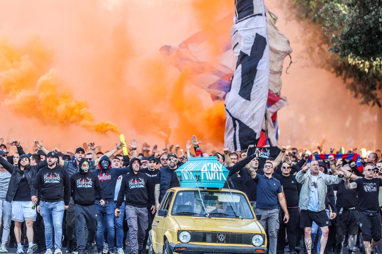 Split: Korteo Torcide prema stadionu Poljud