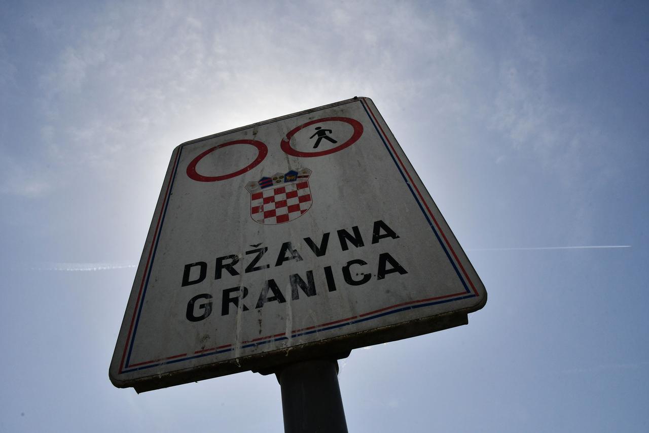 Slavonski Brod: Državna granica na rijeci Savi