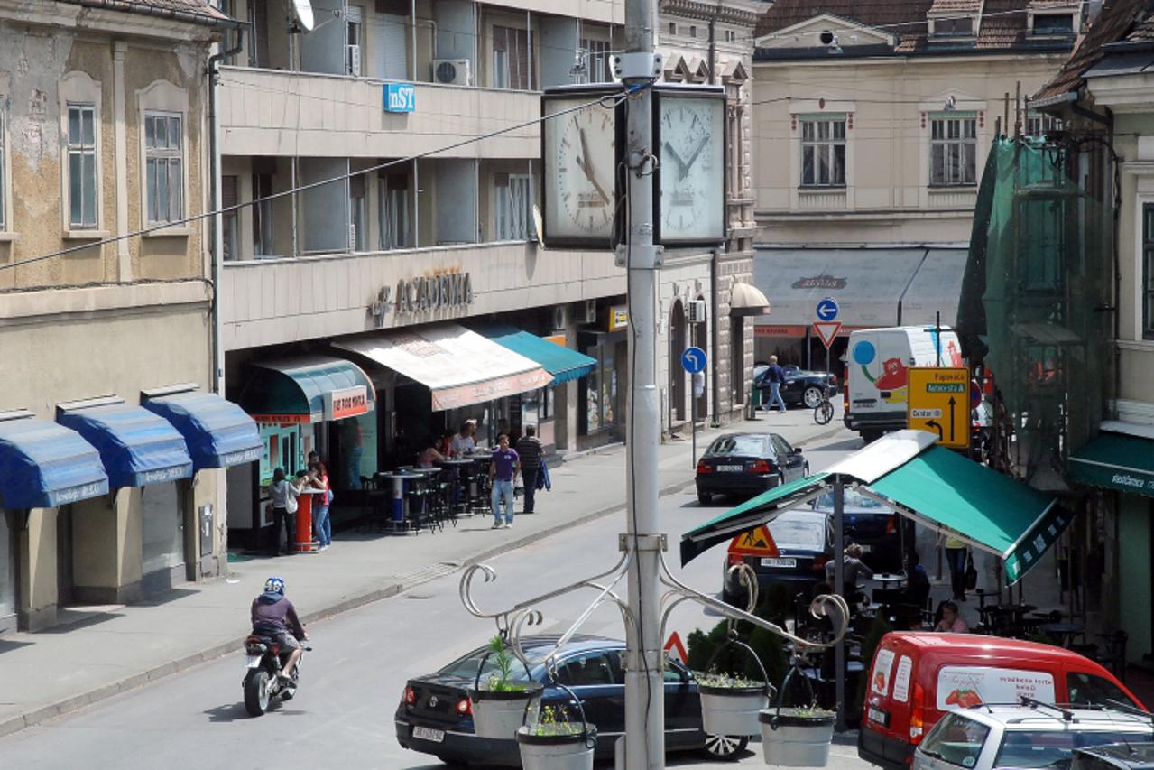 'sisak - 23.06.2010., Sisak - Jedini gradski sat ponovo ne pokazuje tocno vrijeme. Photo:Nikola Cutuk/PIXSELL'
