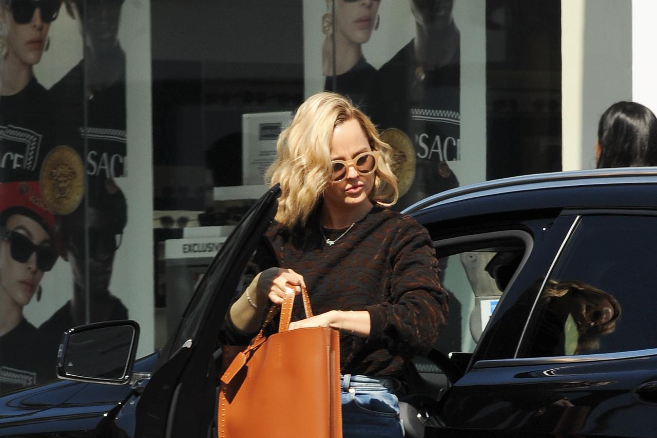 Mena Suvari u shoppingu na Beverly Hillsu