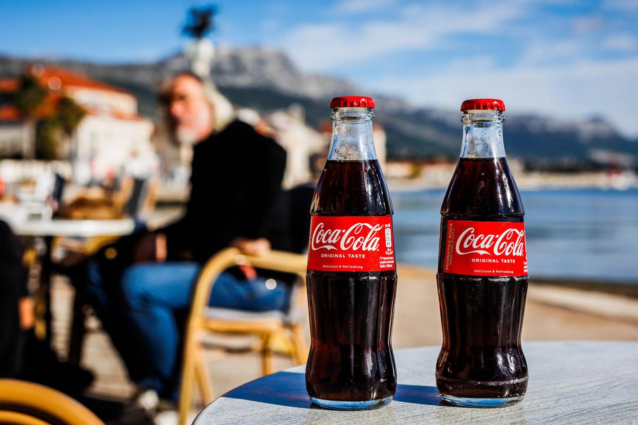 Boce Coca-Cole i Romerquelle vode