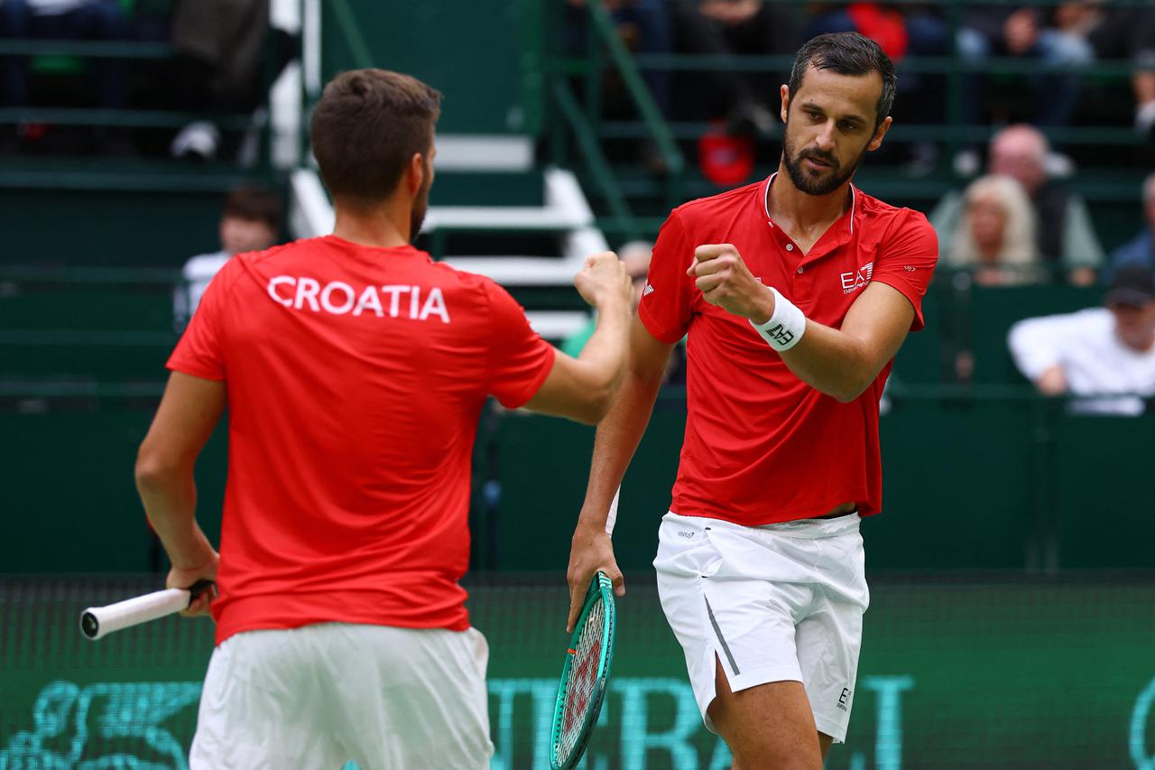 storyeditor/2026-09-20/2026-09-20T105346Z_605898302_UP1EM9K0U9LYD_RTRMADP_3_TENNIS-DAVISCUP-GER-CRO.JPG