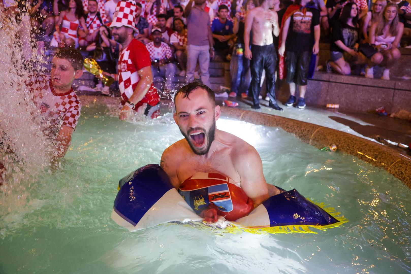 Slavilo se u Zagrebu, Splitu, Rijeci, Osijeku, Puli i drugim gradovima, gdje su navijači odjeveni u kockaste dresove izašli na ulice kako bi obilježili novi uspjeh hrvatske reprezentacije. 