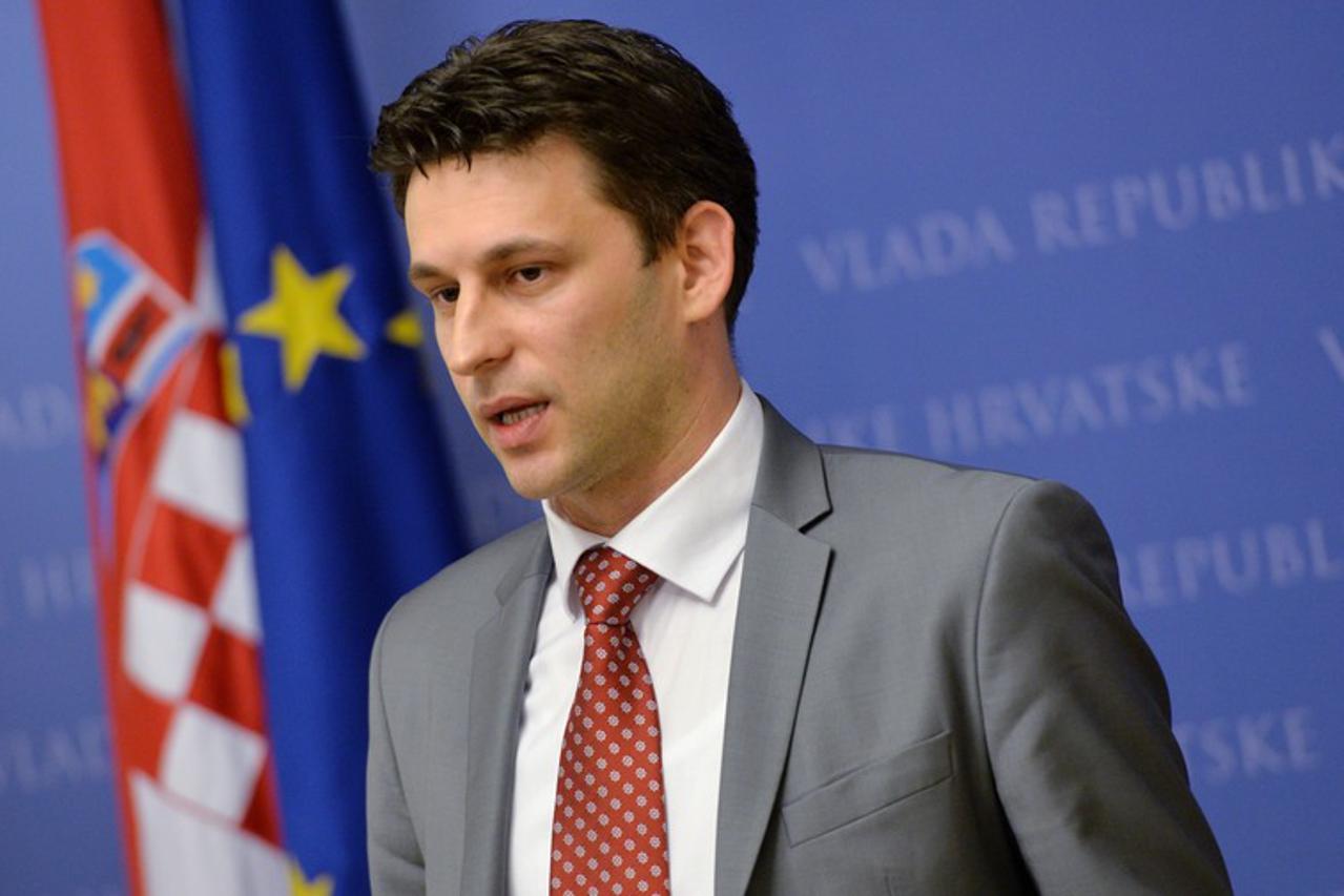 Božo Petrov 
