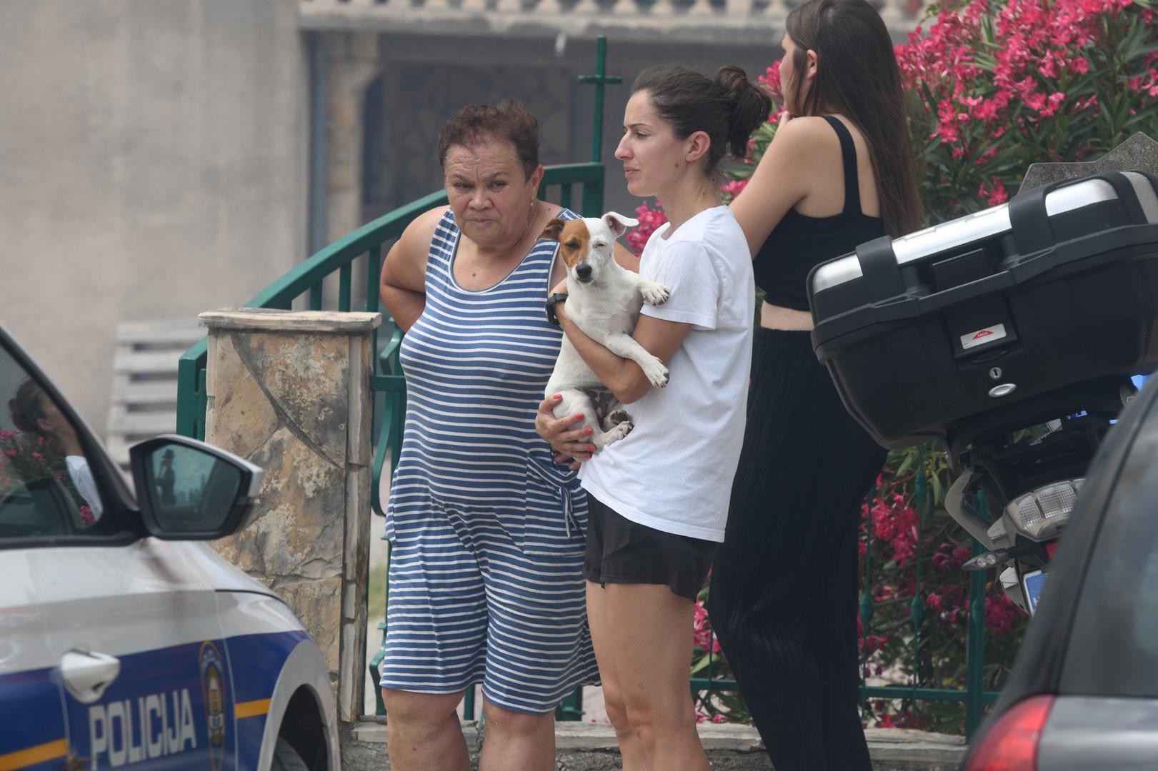 13.07.2023.,Sibenik - U gašenju požara otvorenog prostora koji je izbio na lokaciji Grebaštica u Šibensko-kninskoj županiji, trenutno sudjeluje 79 vatrogasaca sa 28 vatrogasnih vozila, Intervencijska vatrogasna postrojba Šibenik, 3 protupožarna zrakoplova Canadair CL-415, 2 protupožarna zrakoplova Air Tractor. Photo: Hrvoje Jelavic/PIXSELL