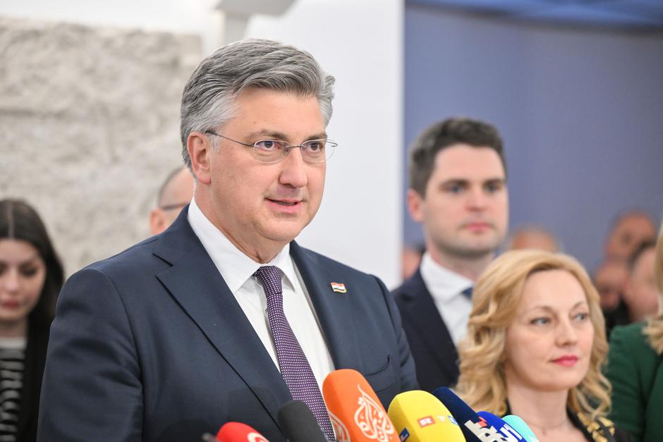 Zagreb: HDZ predao kandidacijske liste za Europski parlament 