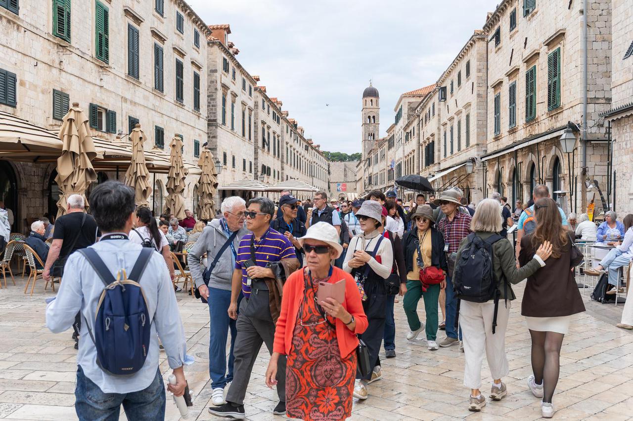 Dubrovnik: Velik broj turista unutar povijesne jezgre