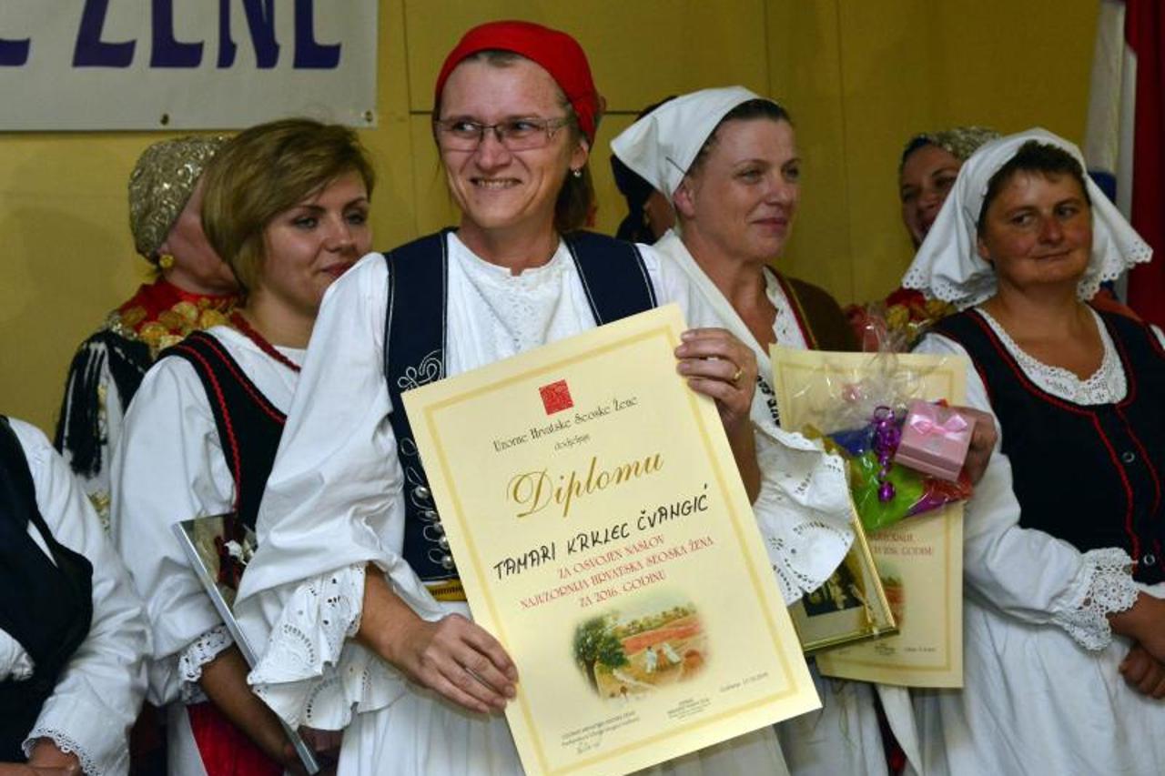 Uzorna seoska žena, izbor i pobjednica