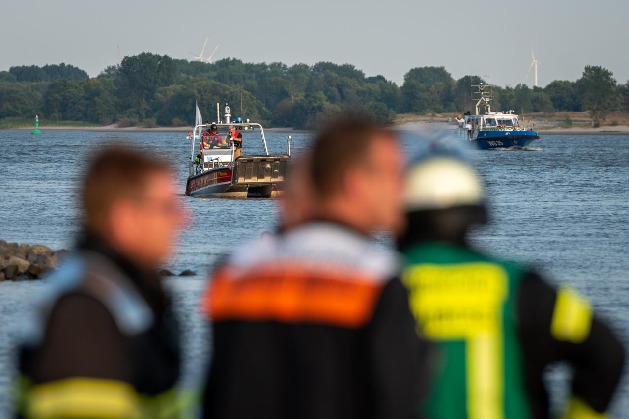 Witness sees swimmer submerge in Elbe: rescue operation