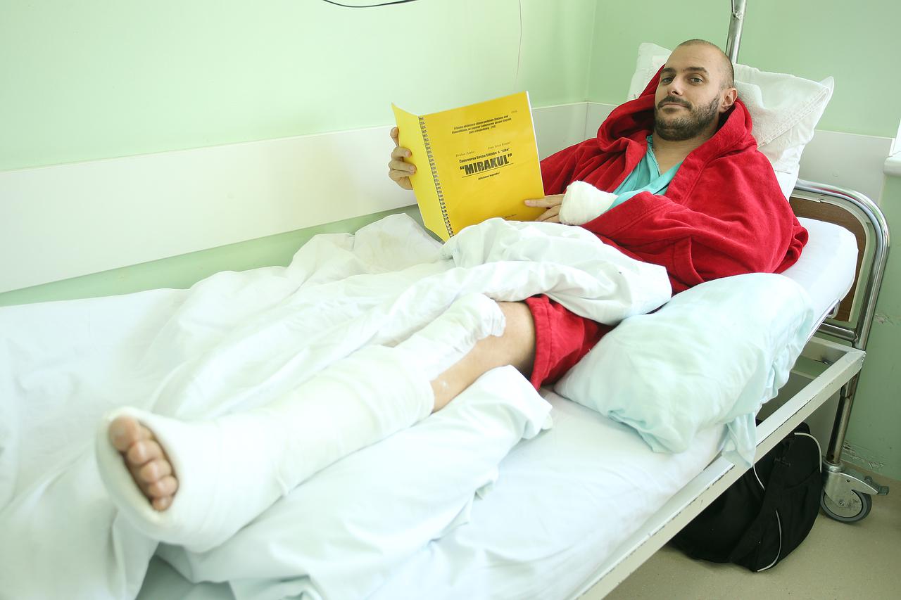 23.11.2016., Zagreb - Max Hozic opravlja se u Klinickoj bolnici Sveti Duh nakon sto je nastradao na motoru (slomio je ruku i nogu). Unatoc tome, poznati tenor sljedeci tjedan nastupiti ce na premijeri muzikla  Mirakul.  Photo: Goran Stanzl/PIXSELL