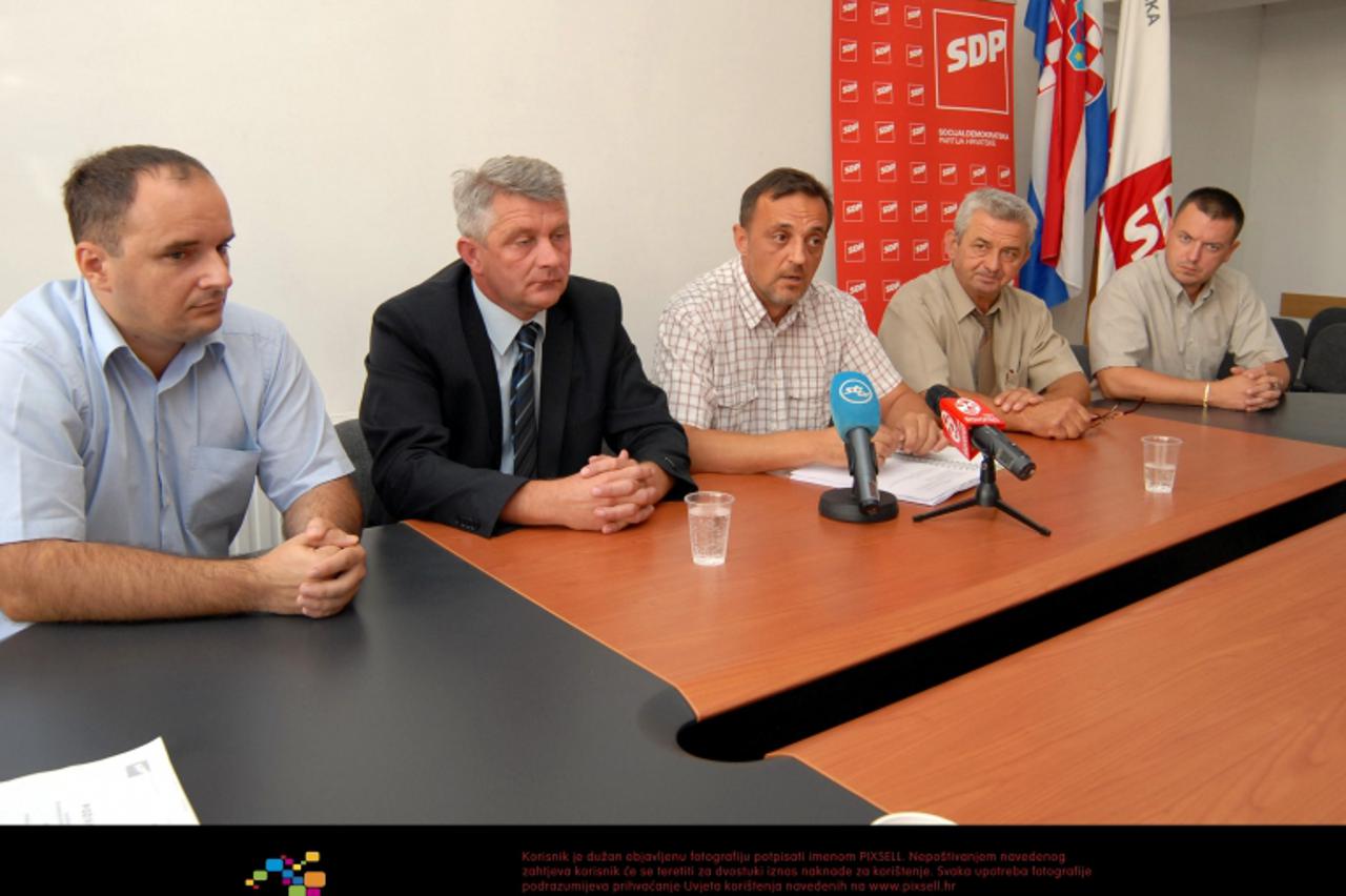 '14.09.2011., Slavonski Brod - U prostorijama zupanijskog SDP-a predstavljeni su kandidati SDP-a i HNS-a Nebojsa Bojic i Ivan Perkovic, za nacelnika i zamjenika, koji bi trebali zamijeniti bivseg nace