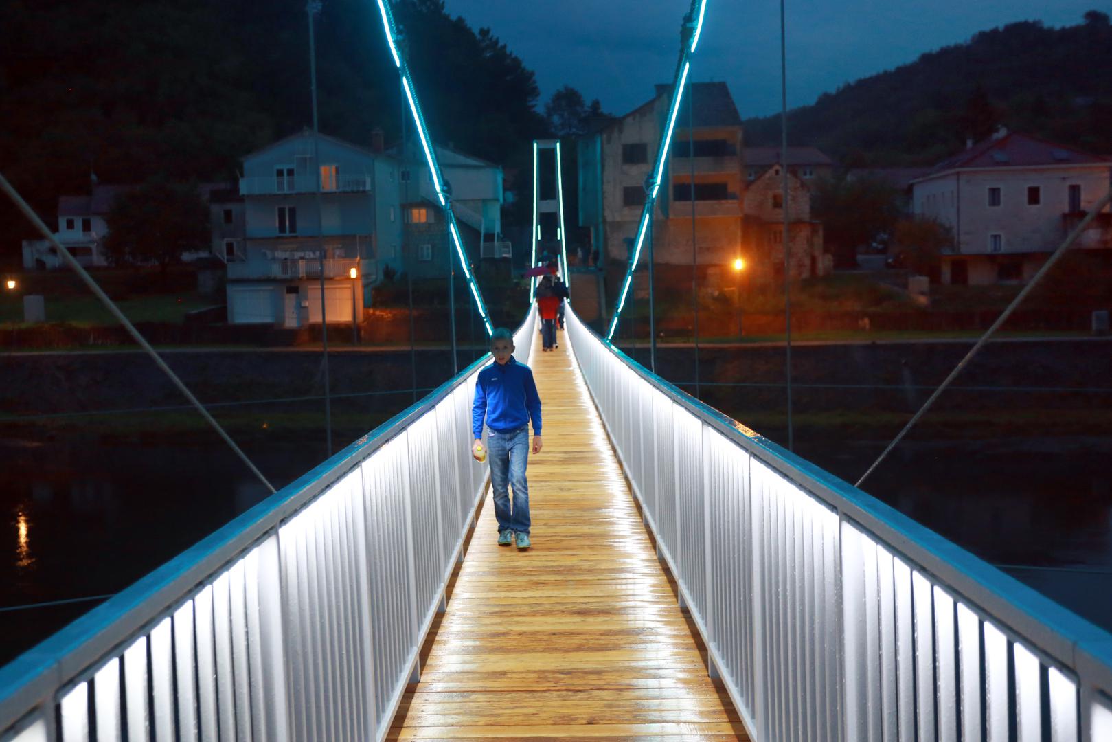 U Trilju je otvoren obnovljeni viseći most preko rijeke Cetine.