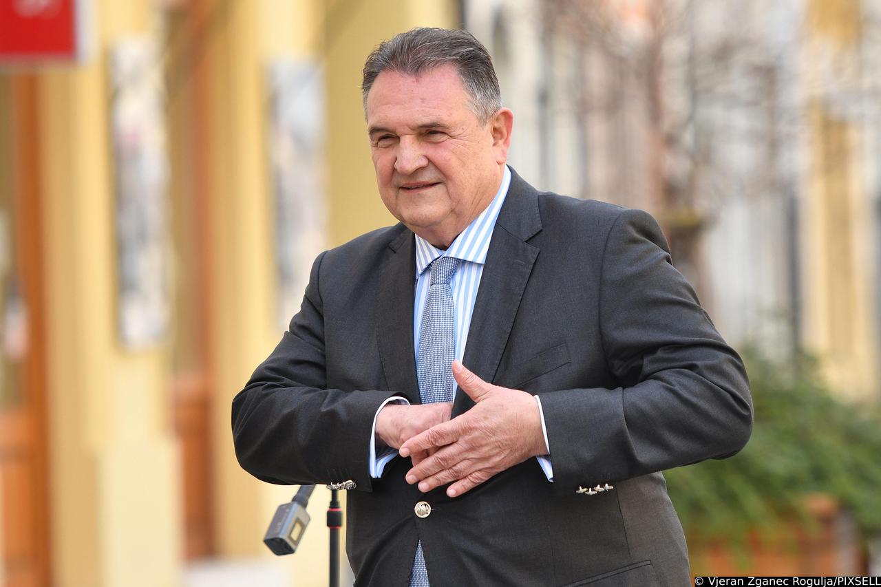 Varaždin: Nakon izjave za N1 televiziju, župan Radimir Čačić pozdravio SDP-ovce