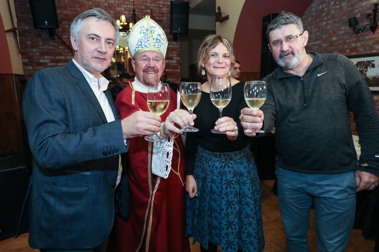 Miroslav Škoro krsti svoje vino