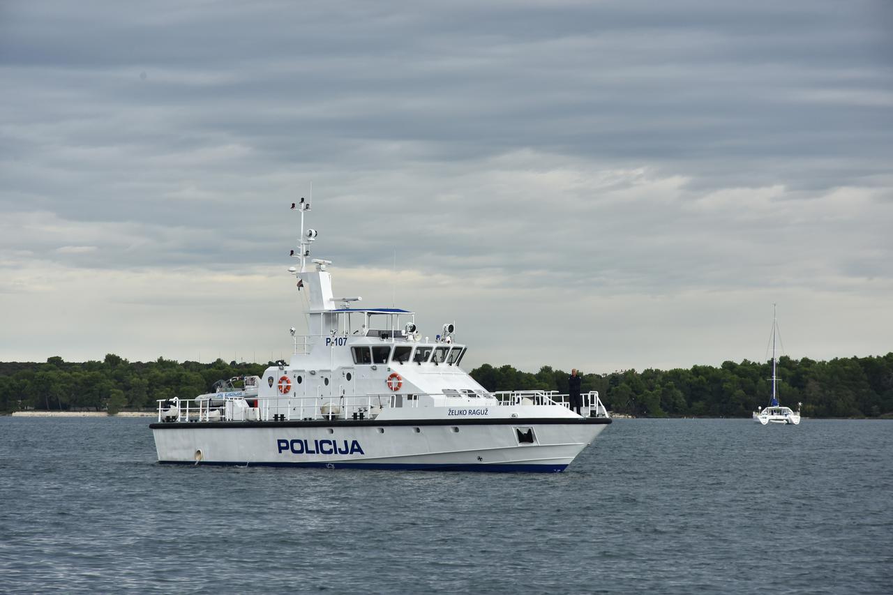 Ilustracija Policijsko plovilo