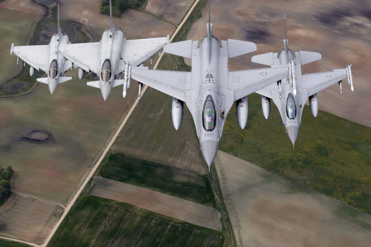 f16