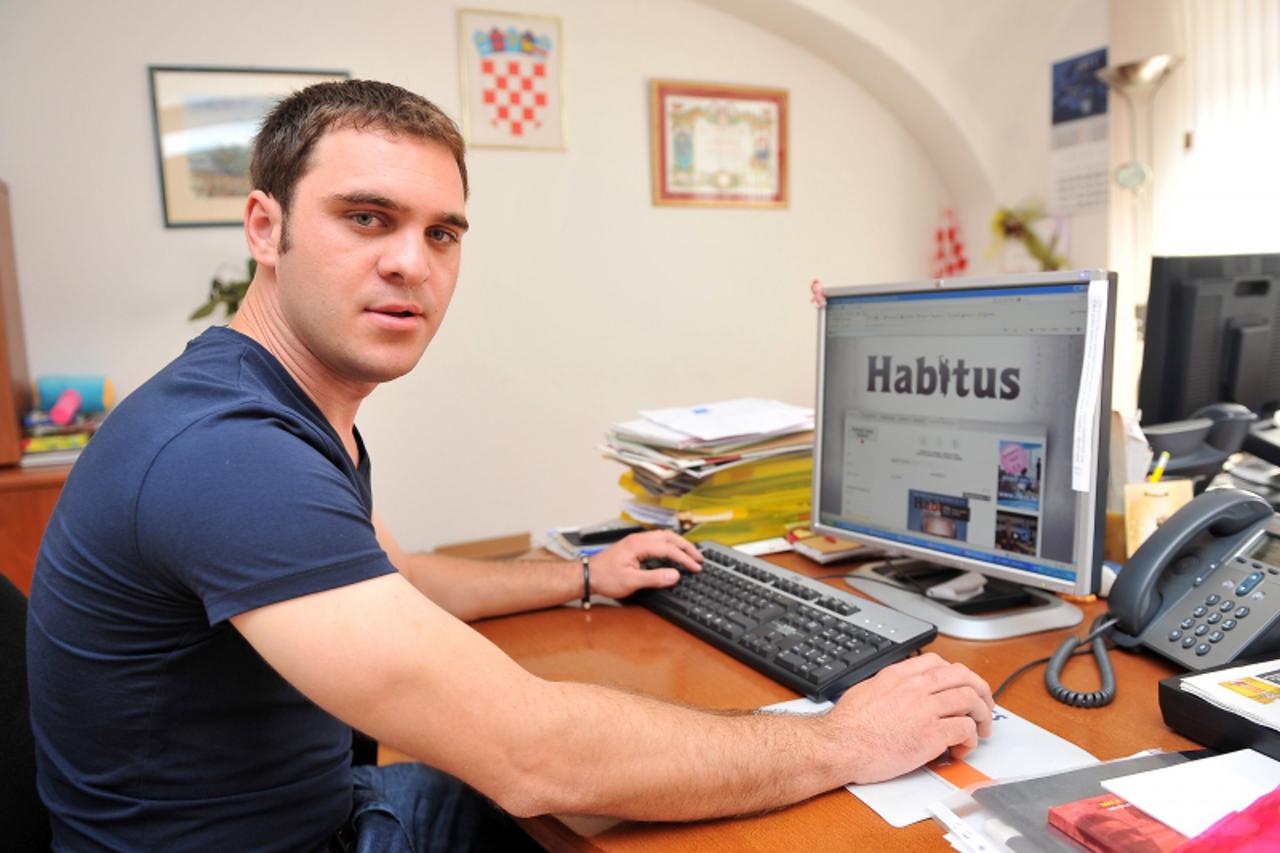 '24.05.2011., Kukuljeviceva ulica, Varazdin, Suatoro projekta i glavni urednik internetskog casopisa Habitus Alen Matusin Photo: Marko Jurinec/PIXSELL'