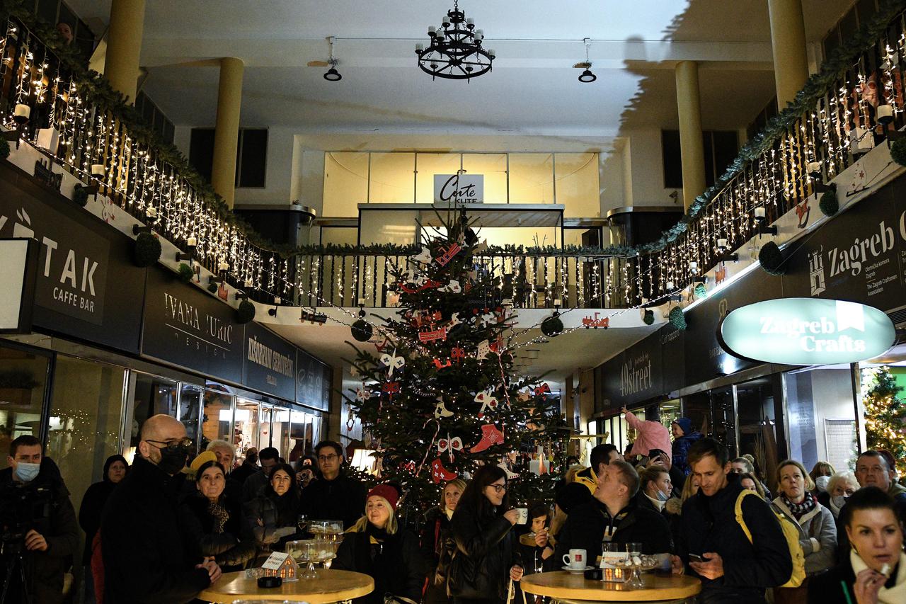 Zagreb: Bor na Trgu Svetog Marka 
