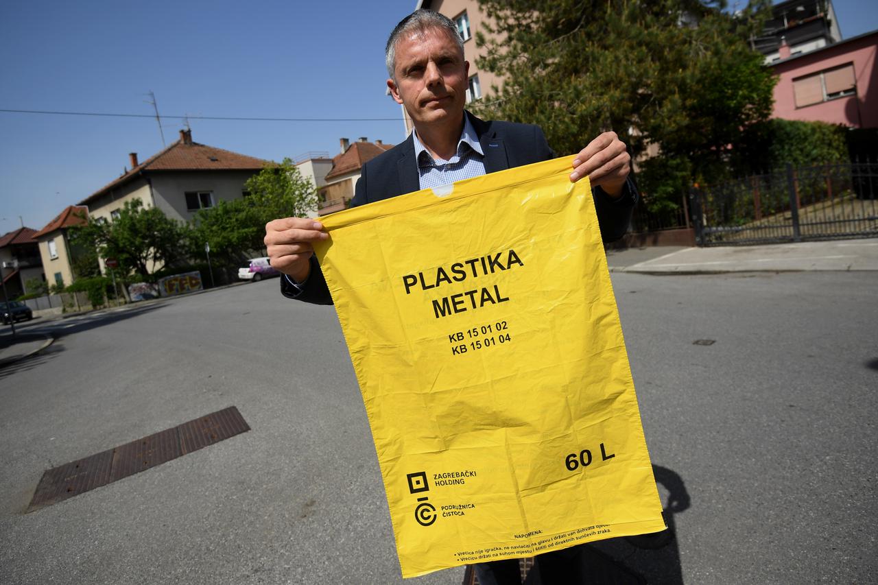 Zagreb: Počela podjela vrećica za odvojeno prikupljanje plastike i metala