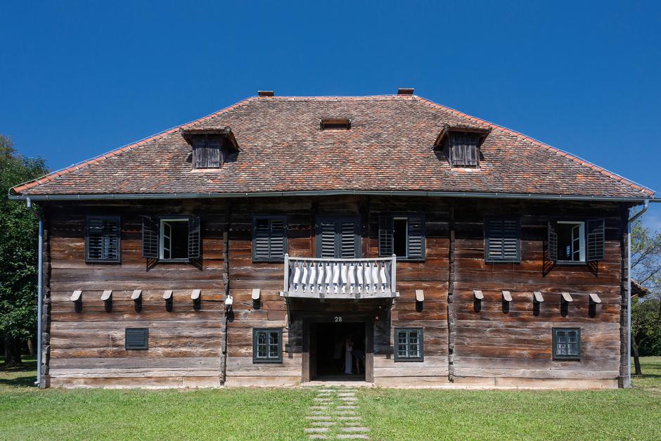 Donja Lomnica: Snimanje modne kampanje Zorana Mrvoša u kuriji Modić-Bedeković