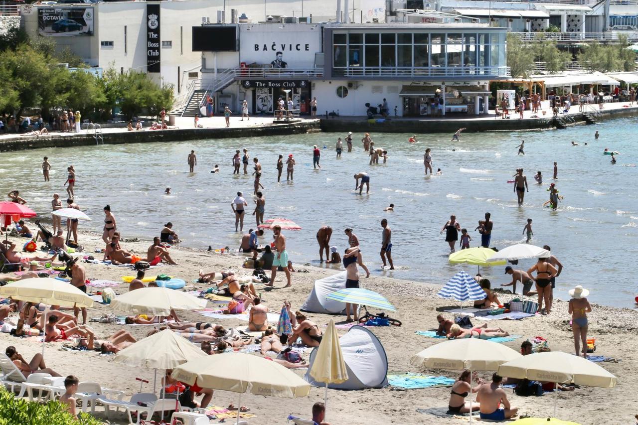 Split: Bačvice ponovno pune kupača nakon osvježenja za vikend