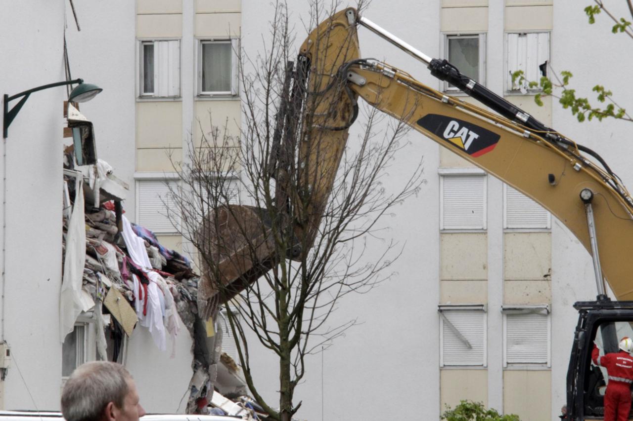 francuska,urusavanje zgrade (1)