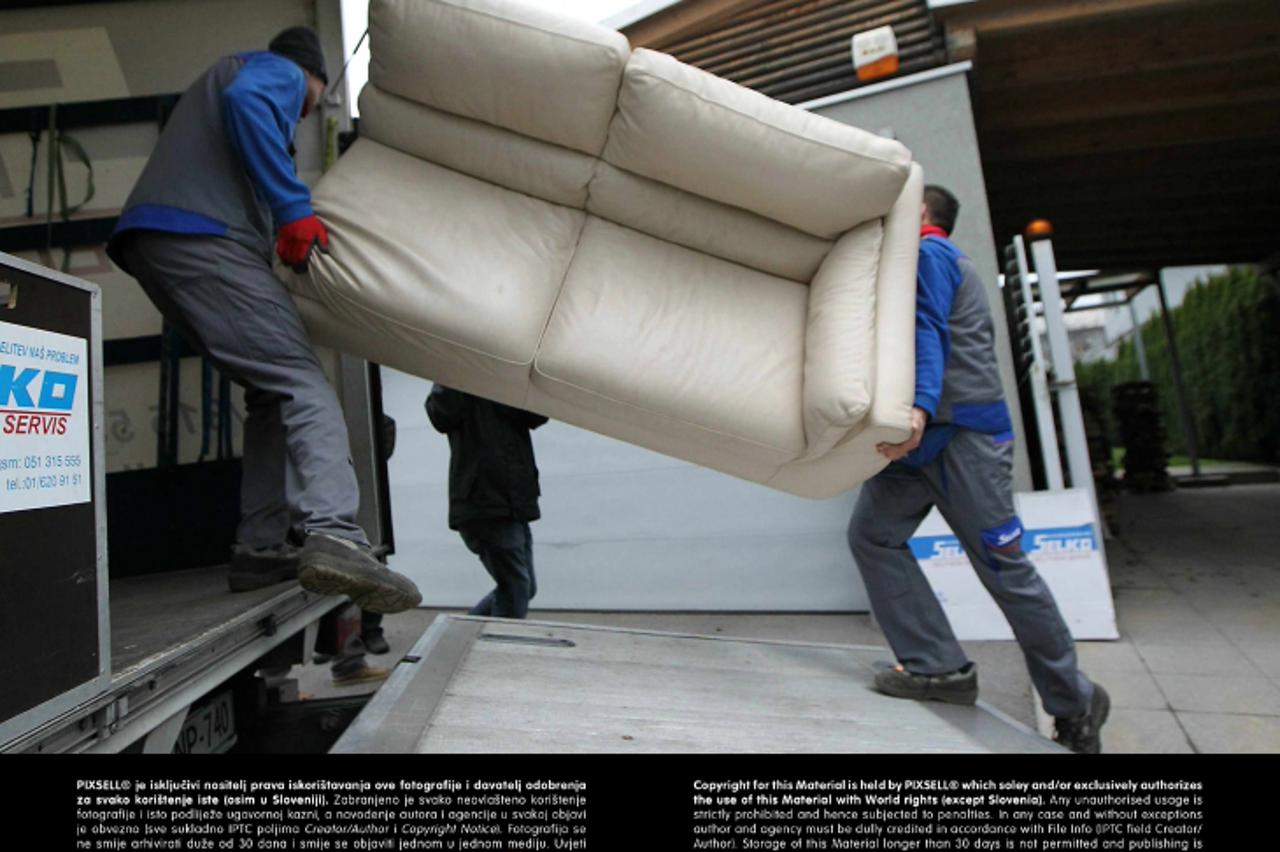 '26.11.2012., Ljubljana, Slovenija - Sin ljubljanskog gradonacelika Zorana Jankovica zbog duga odvjetniku ostao bez pokucstva. Slovenski ovrsitelji ispraznili su kucu  u pokusaju da namire barem dio d