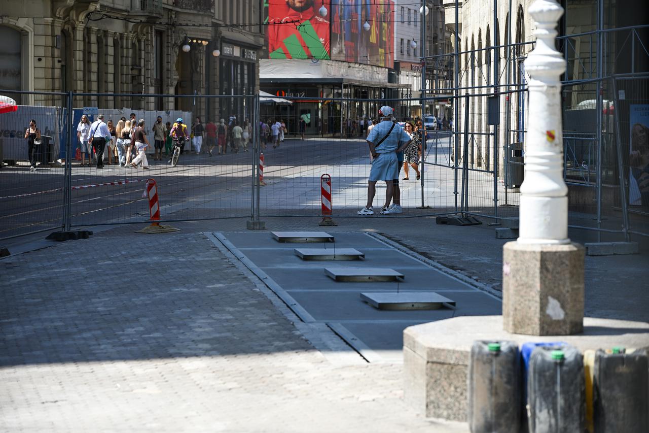 Zagreb: Radovi na podzemnim spremnicima na glavnom trgu privode se kraju