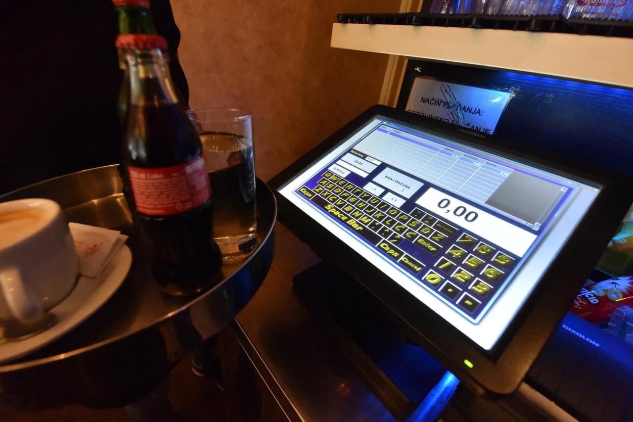 Fiskalna blagajana u kafiću