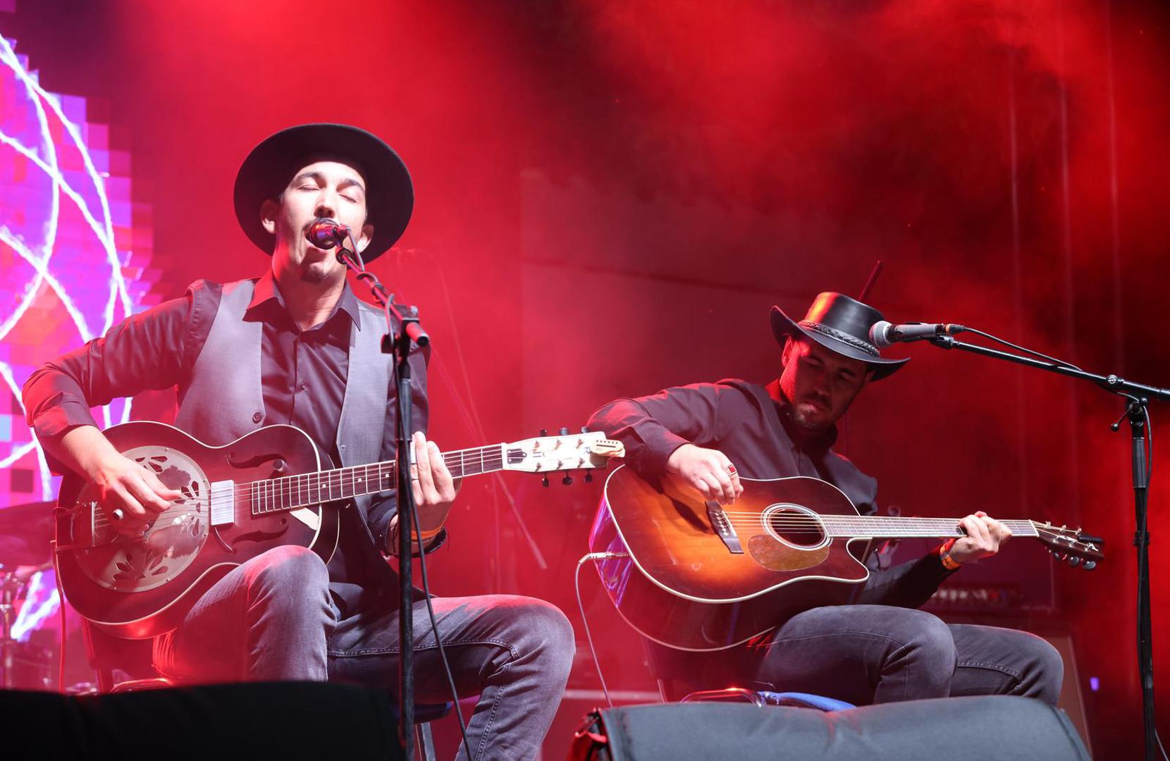 Program se nastavio kroz Thrill Blues School – edukativni segment festivala u kojem polaznici uče od vrhunskih glazbenika. Radionice o bas gitari i bubnjevima vodili su Tomi i Miha, dok je cijenjeni gitarist Igor Leonardi polaznicima prenio znanje o blues improvizaciji i gitarističkom izrazu.