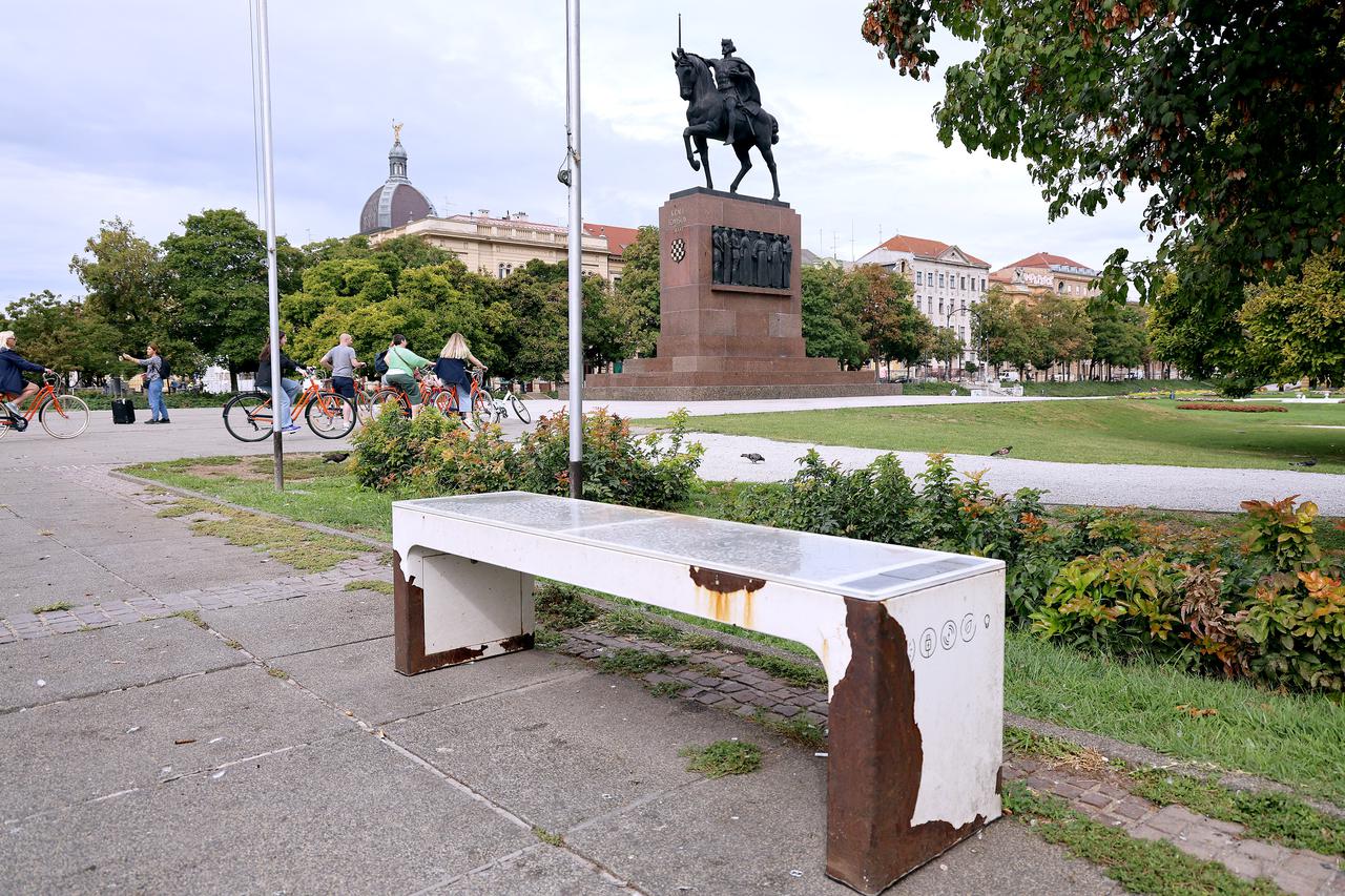 Zagreb: Nekad urbani namještaj za 21. stoljeće, danas ruglo u centru grada