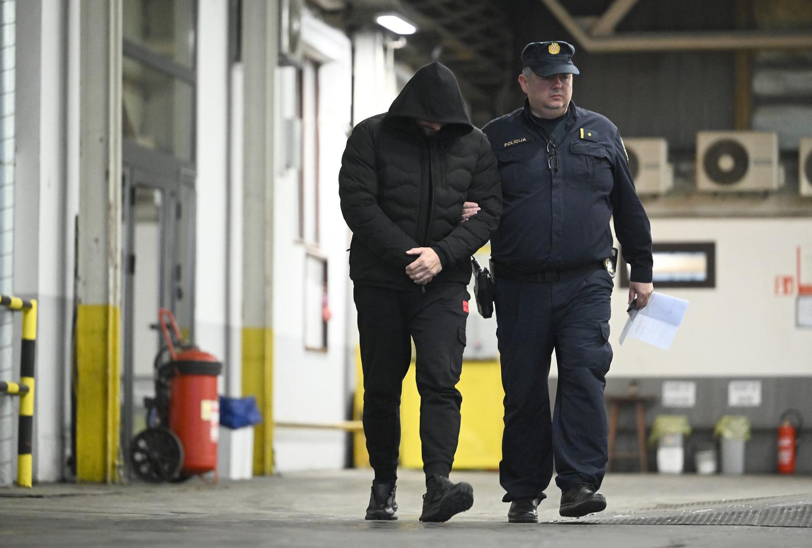 "Tijekom jutra uhićeno je nekoliko osoba zbog sumnje u počinjenje koruptivnih kaznenih djela, a postupanjem je obuhvaćeno i nekoliko pravnih osoba. U tijeku je provođenje hitnih dokaznih radnji. Sve osumnjičene osobe nakon provođenja hitnih dokaznih radnji bit će predane u pritvorsku policijsku jedinicu", navodi se u priopćenju.